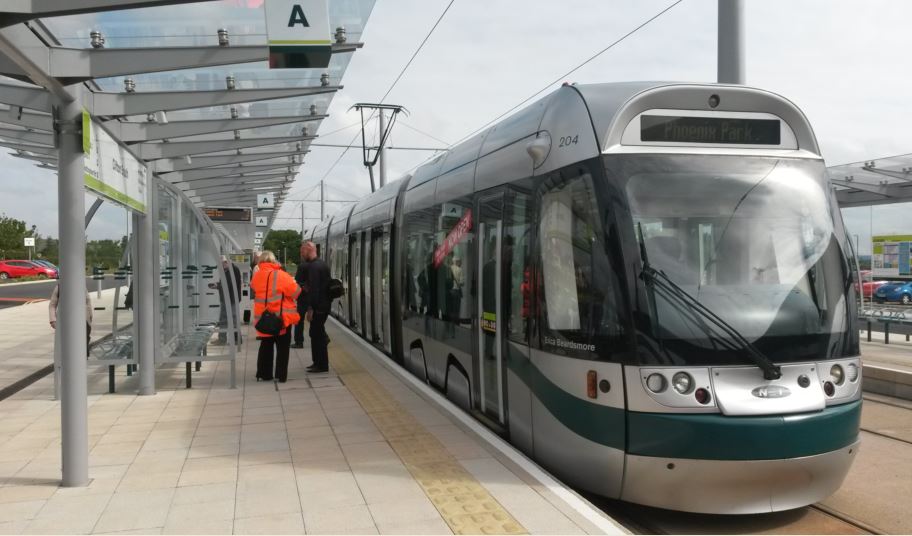 Tram at the platform at the NET Clifton South terminus (taken on 2015-09-09)