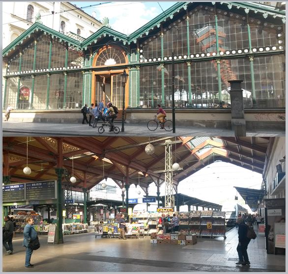 [Prague]Prague Masarykovo Nadrazi station is old fashioned in every way but a saving grace is that there is plenty of protection from the rain with canopies along the platforms