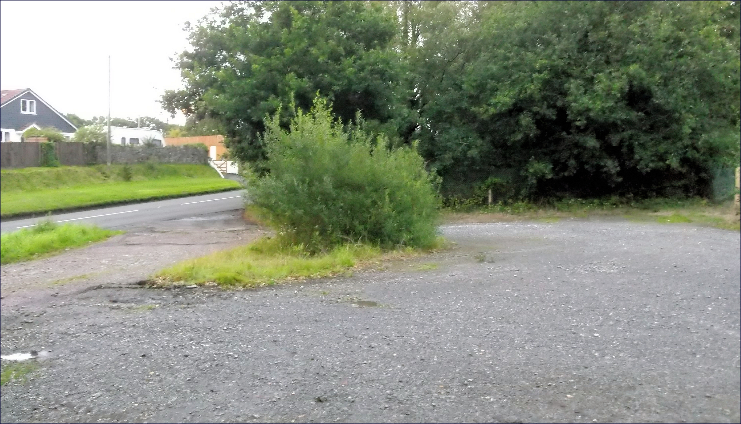 PHO:2020.08.27 - Sampford Courtenay car park