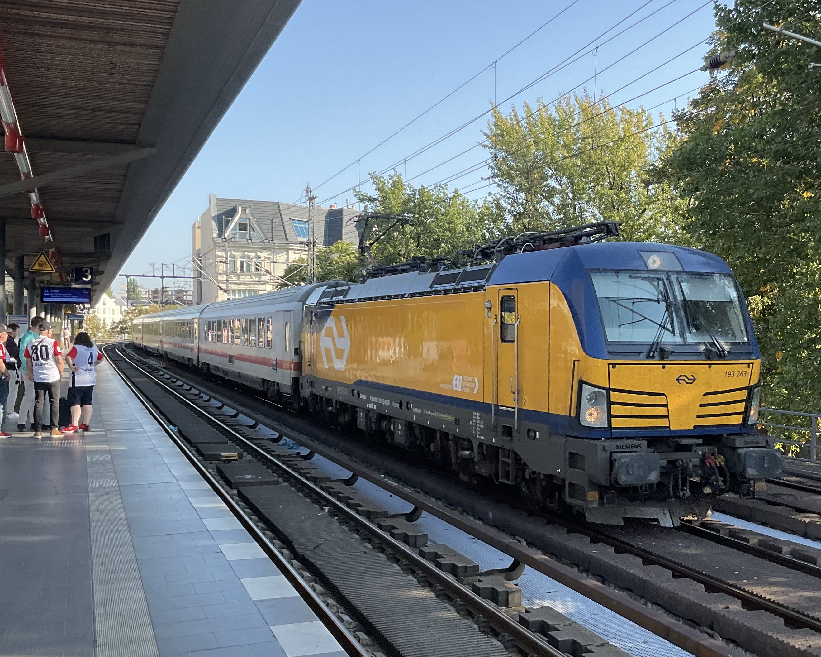 Dutch Railways Amsterdam classic train at Berlin. Photo by author.